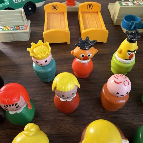 VTG Fisher Price Sesame Street Toys Little People Play Family Lot Wood Muppets - Picture 10 of 12
